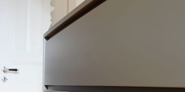 Möbedetail im Ankleidezimmer einer Hamburger Wohnung