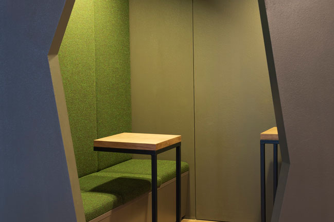 Innenarchitektur einer Sitznische in einem Hamburger Büro