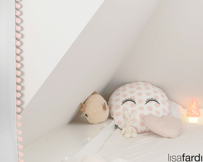 Kinderzimmer sowie Planung von Möbel bestehend aus Entwurf vom Schreibtisch, Hochbett und Einbauschrank in Hamburg