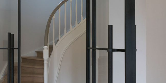 Gestaltung von Türen im Industrialstil